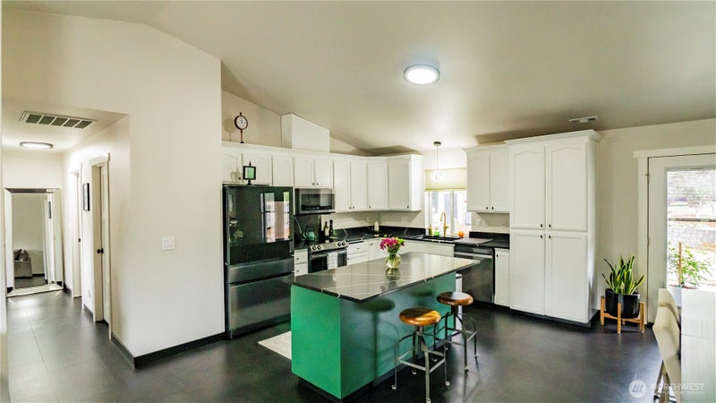 412 Volesky Drive SE