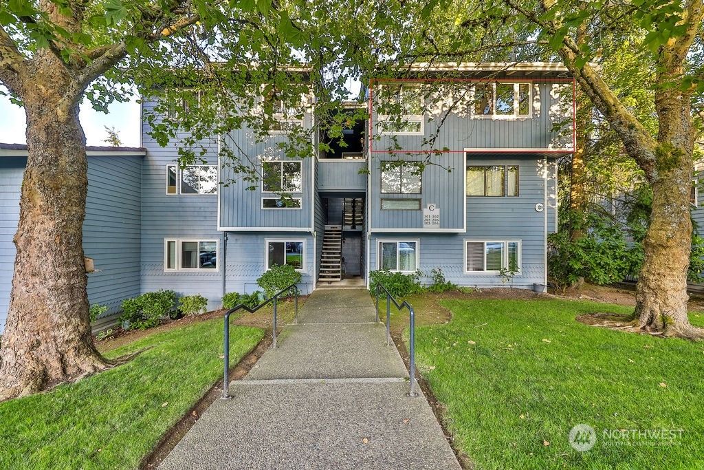 Photo of 4118 SW 212th Street #C302, Mountlake Terrace, WA 98043 (MLS # 2322187)