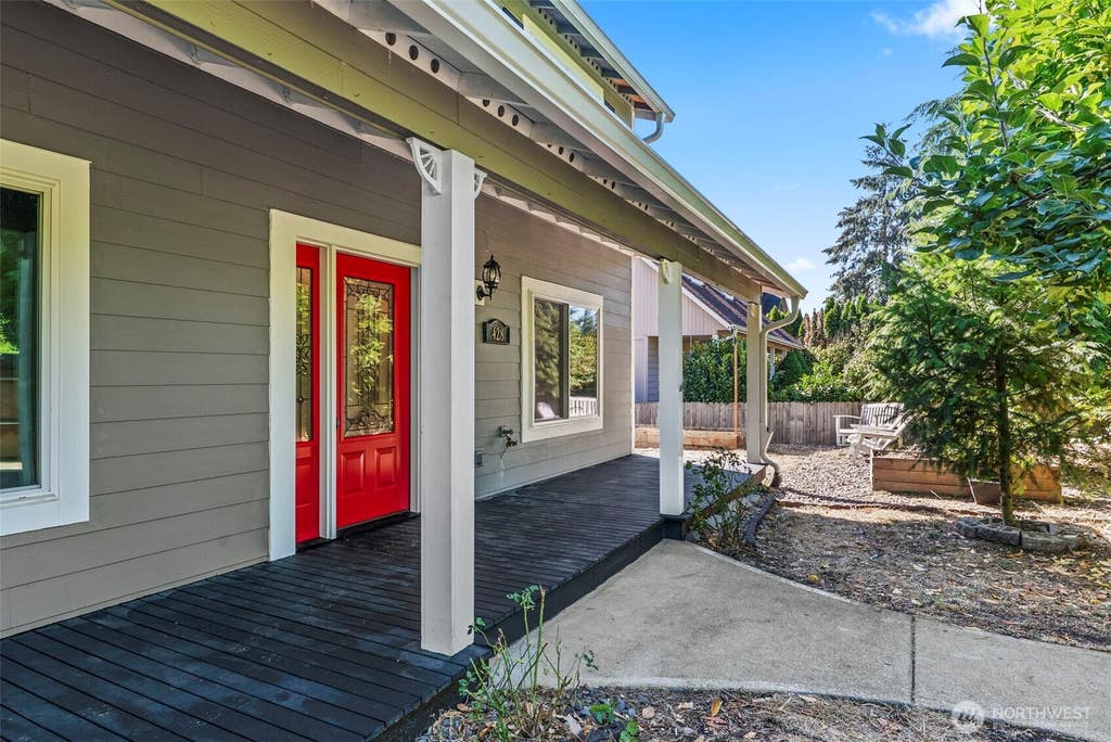 Photo of 428 S 2nd Place, Kalama, WA 98625 (MLS # 2572503)