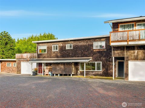 Photo of 1611 S Ocean Beach Boulevard #8, Long Beach, WA 98631 (MLS # 2463711)