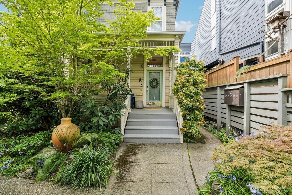 Photo of 917 18th Avenue #A, Seattle, WA 98122 (MLS # 2510005)