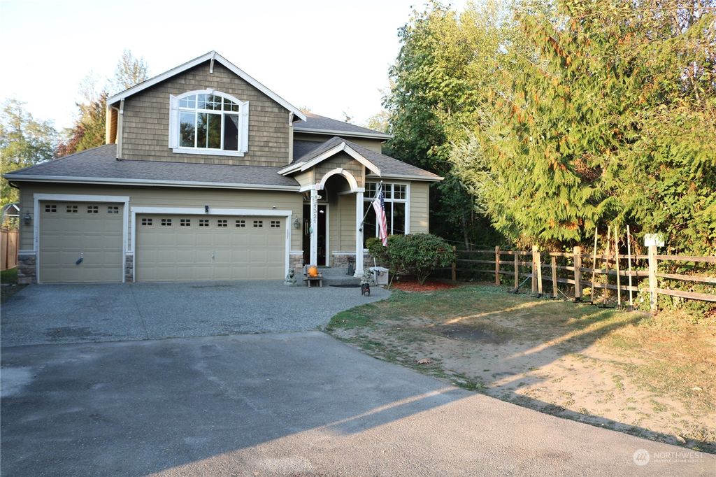 Photo of 1321 149th Street SW, Lynnwood, WA 98087 (MLS # 1989167)