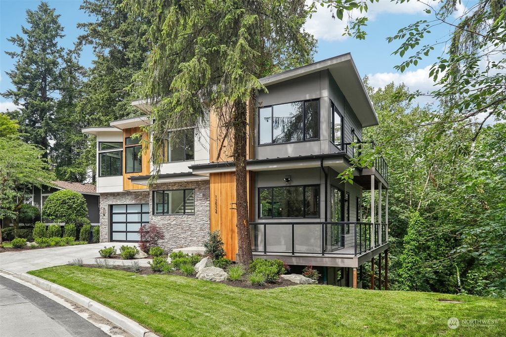 Photo of 12524 SE 47th Place, Bellevue, WA 98006 (MLS # 2247206)