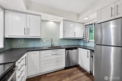 Photo of 140 Summit Avenue N #B5, Kent, WA 98030 (MLS # 2524680)
