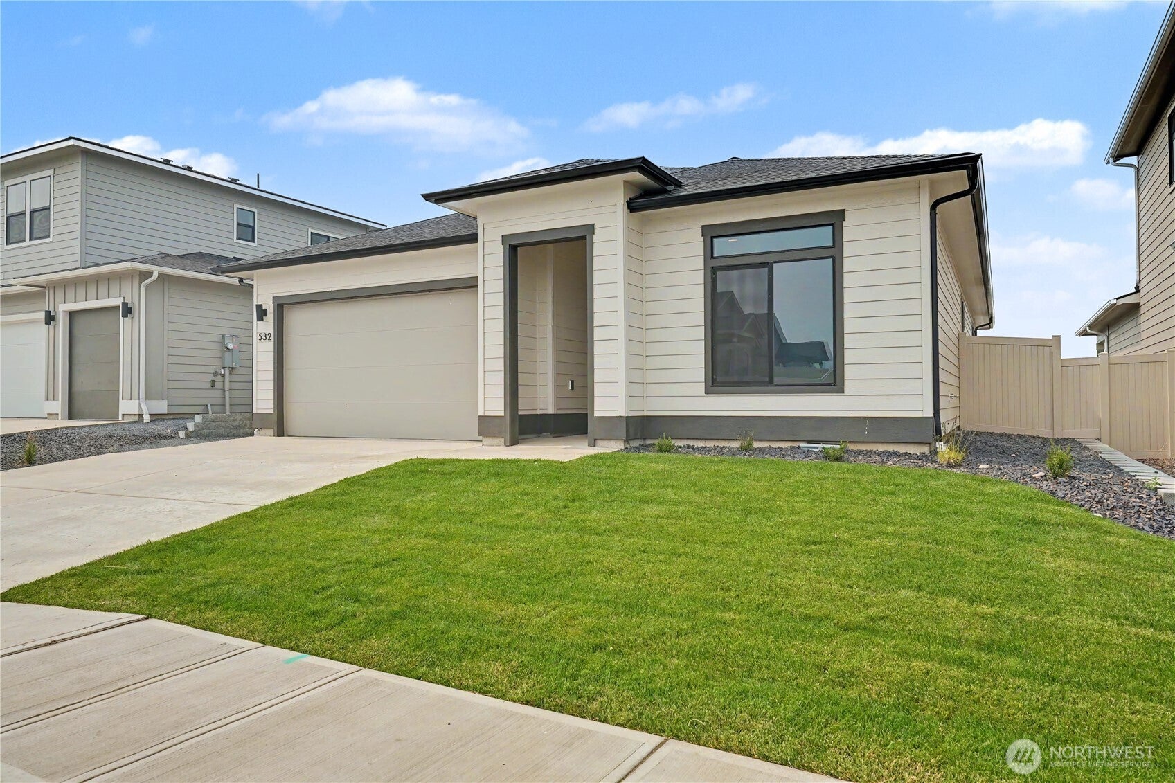 532 S Oasis Loop