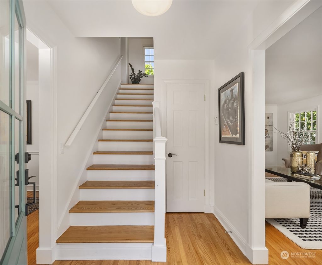 Photo of 4330 NE 55th Street, Seattle, WA 98105 (MLS # 2267632)