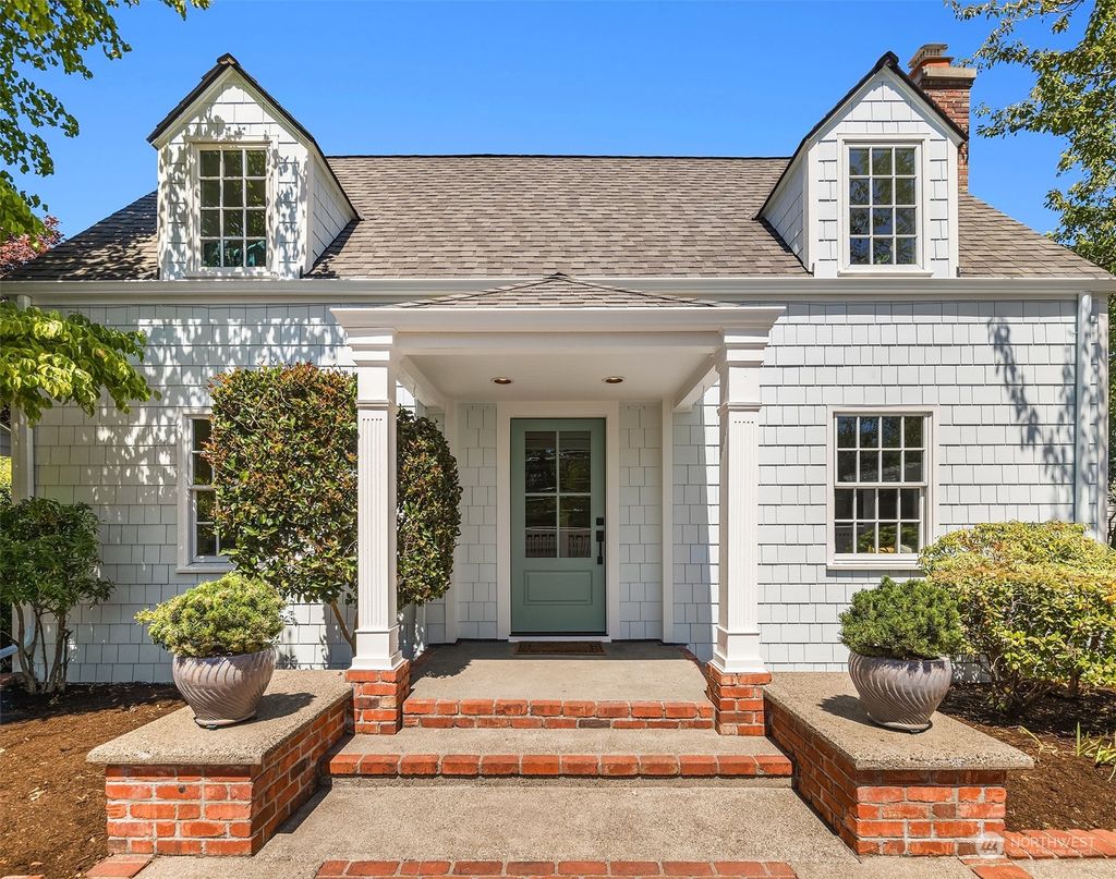 Photo of 4330 NE 55th Street, Seattle, WA 98105 (MLS # 2267632)