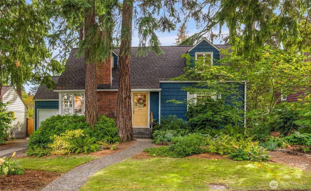Photo of 3129 NE 84th Street, Seattle, WA 98115 (MLS # 2437582)