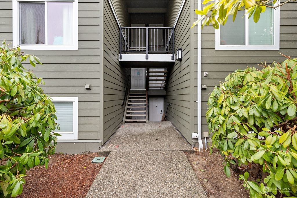 Photo of 820 Cady Road #C201, Everett, WA 98203 (MLS # 2033587)