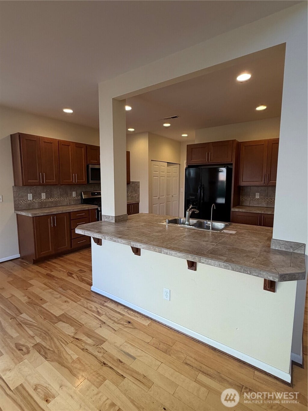 Photo of 27337 214* Terrace SE, Maple Valley, WA 98038 (MLS # 2591868)
