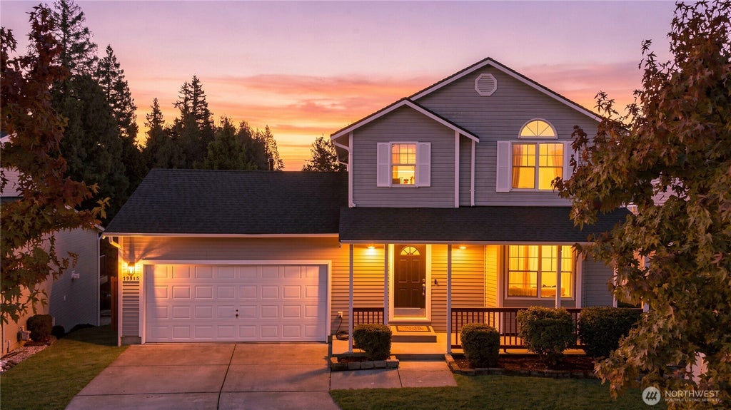 Photo of 19315 8th Ave AVE W, Lynnwood, WA 98036 (MLS # 2591987)