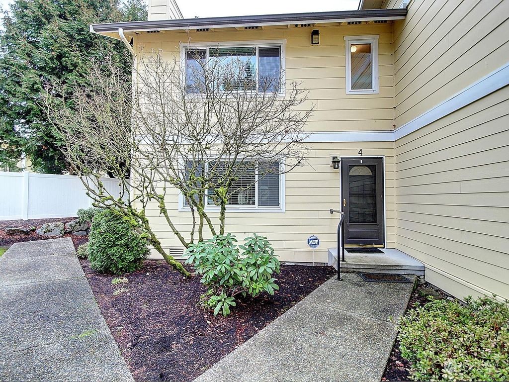 Photo of 14655 NE 51st Street #G-4, Bellevue, WA 98007 (MLS # 2175358)