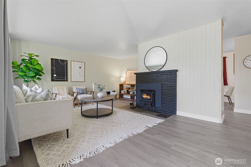 Photo of 1006 NE 126th St. St, Seattle, WA 98125 (MLS # 2425482)