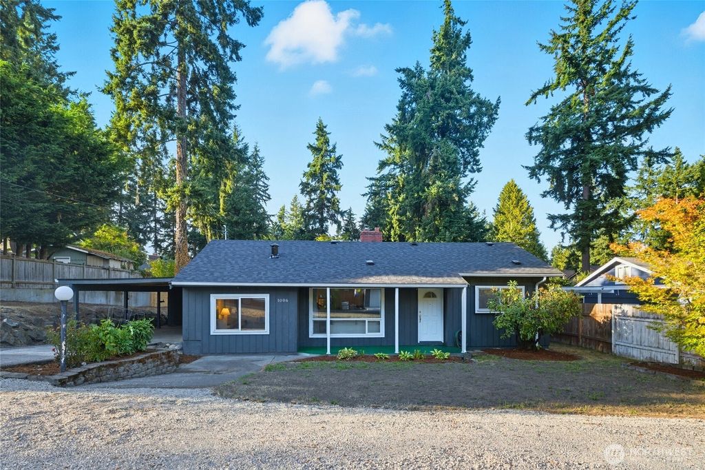 Photo of 1006 NE 126th St. St, Seattle, WA 98125 (MLS # 2425482)