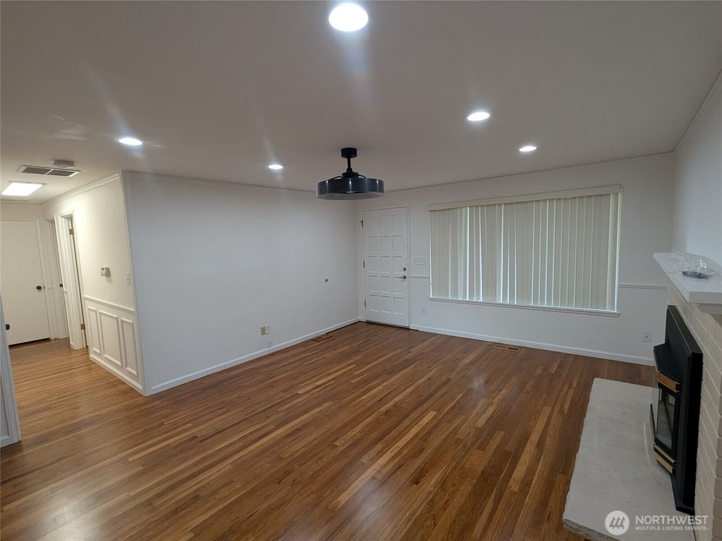 Photo of 16507 NE 27th Place, Bellevue, WA 98008 (MLS # 2467113)