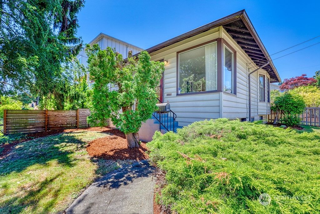 Photo of 5057 38th Avenue NE, Seattle, WA 98105 (MLS # 2135546)
