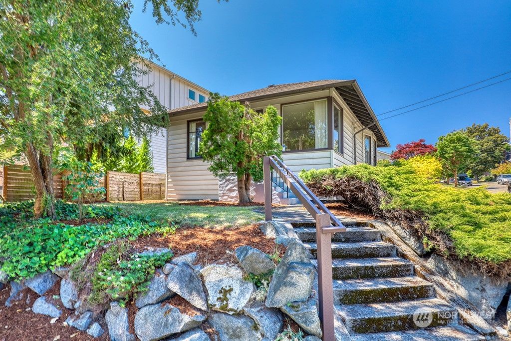 Photo of 5057 38th Avenue NE, Seattle, WA 98105 (MLS # 2135546)