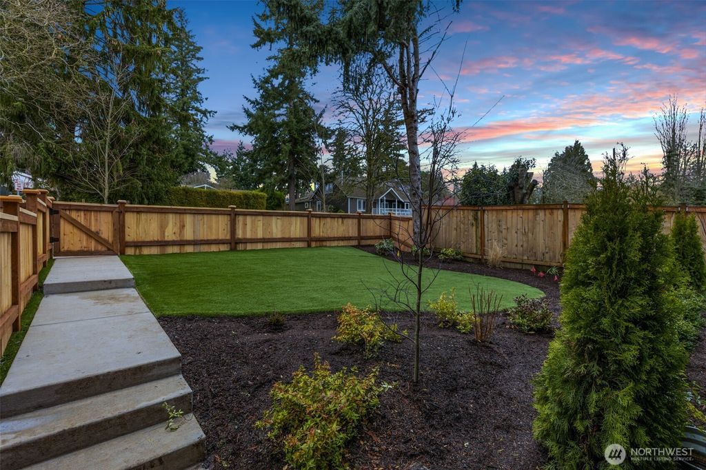 Photo of 11417 NE 91st Street, Kirkland, WA 98033 (MLS # 2488951)