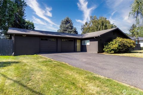 Photo of 1424 Bryant Avenue, Walla Walla, WA 99362 (MLS # 2459193)