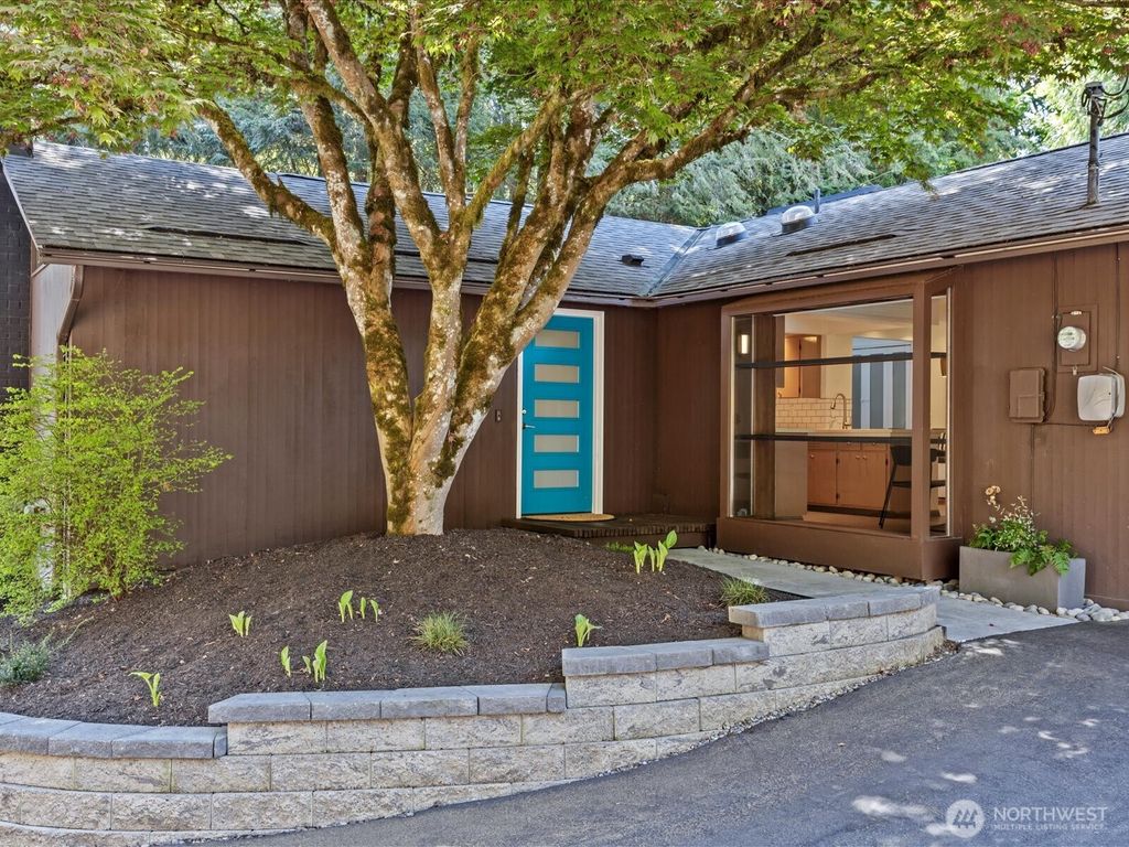 Photo of 5925 NE 202nd Lane, Kenmore, WA 98208 (MLS # 2517710)