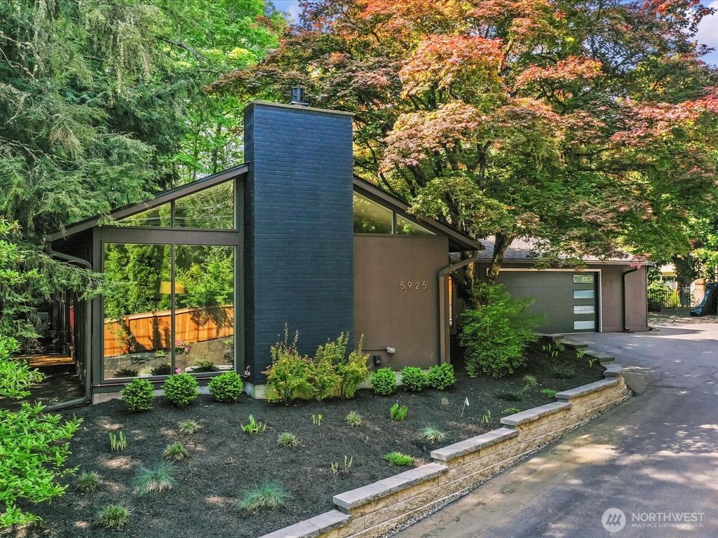 Photo of 5925 NE 202nd Lane, Kenmore, WA 98208 (MLS # 2517710)