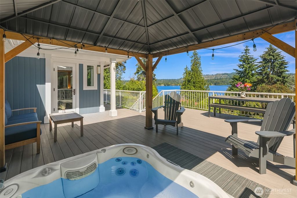 Photo of 4384 E Mercer Way, Mercer Island, WA 98040 (MLS # 2389016)