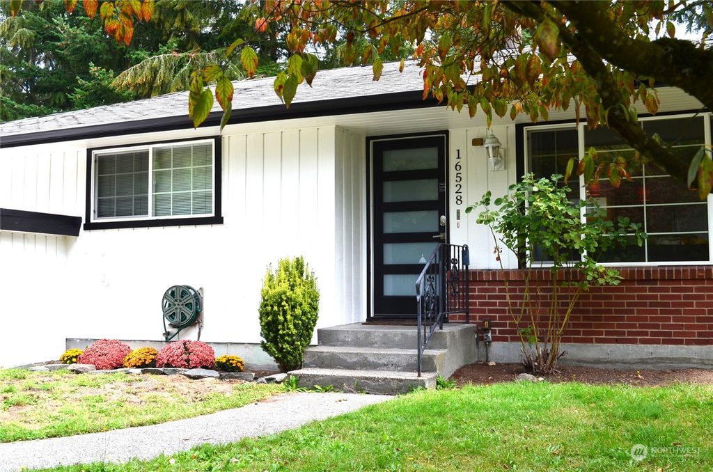 Photo of 16528 3rd Avenue NE, Shoreline, WA 98155 (MLS # 2279161)