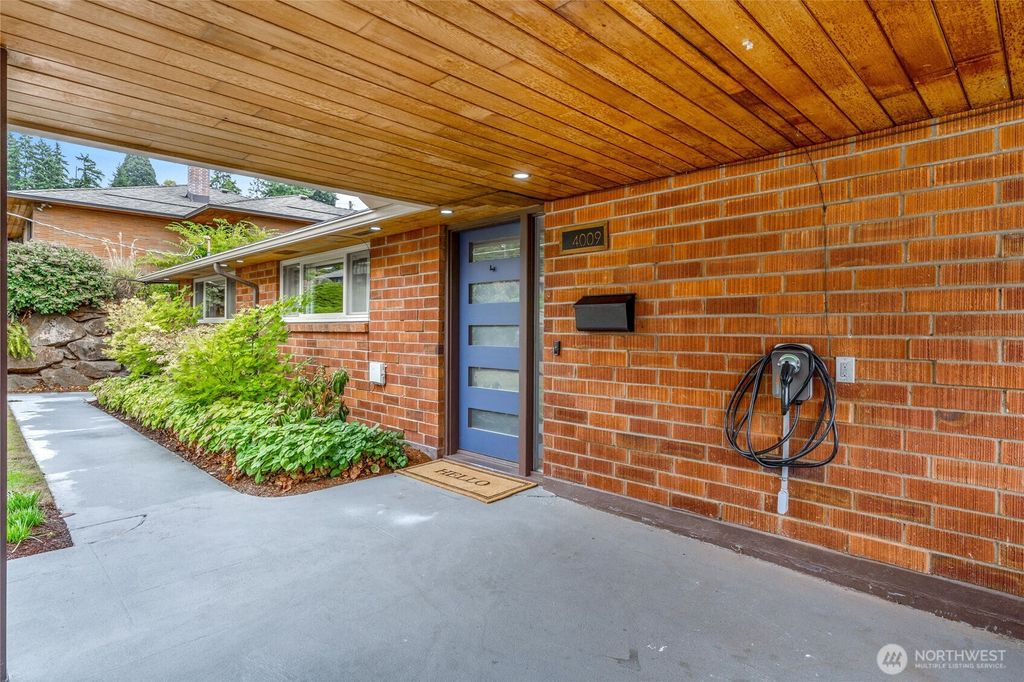 Photo of 4009 SW Trenton Street, Seattle, WA 98136 (MLS # 2433725)