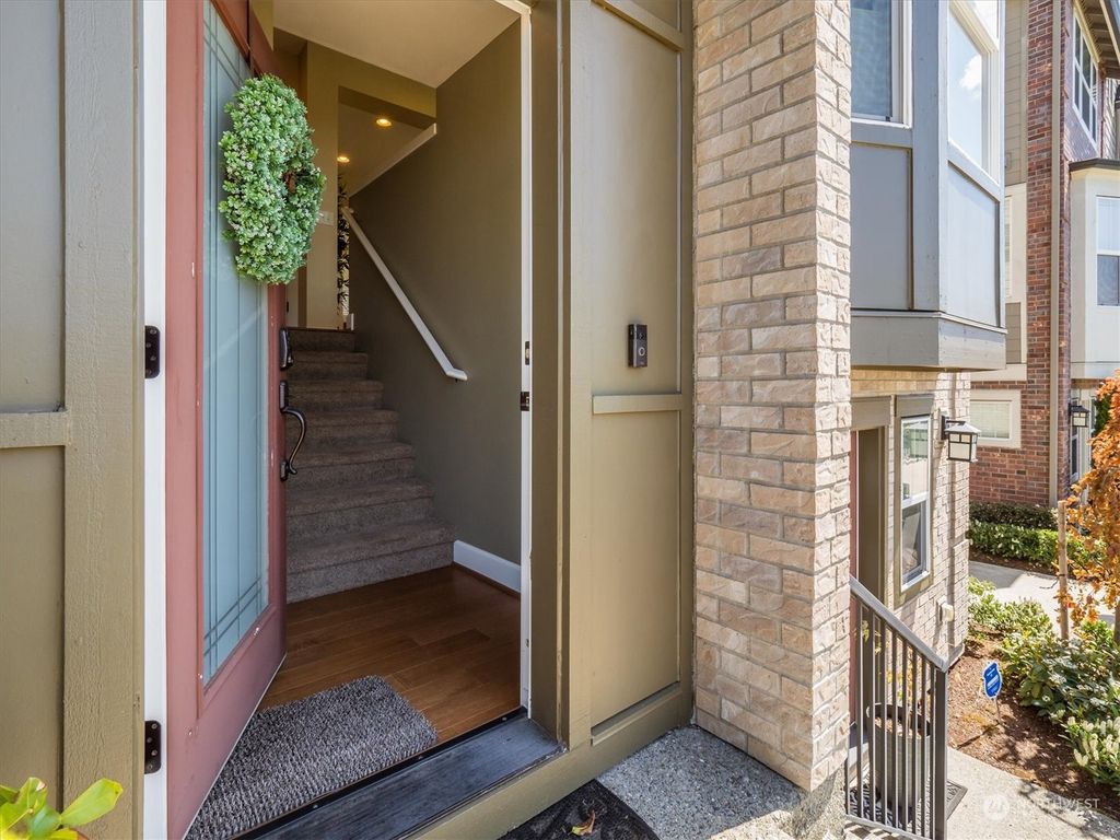 Photo of 1378 Williamsburg Walk NE #21.1, Issaquah, WA 98029 (MLS # 2067158)