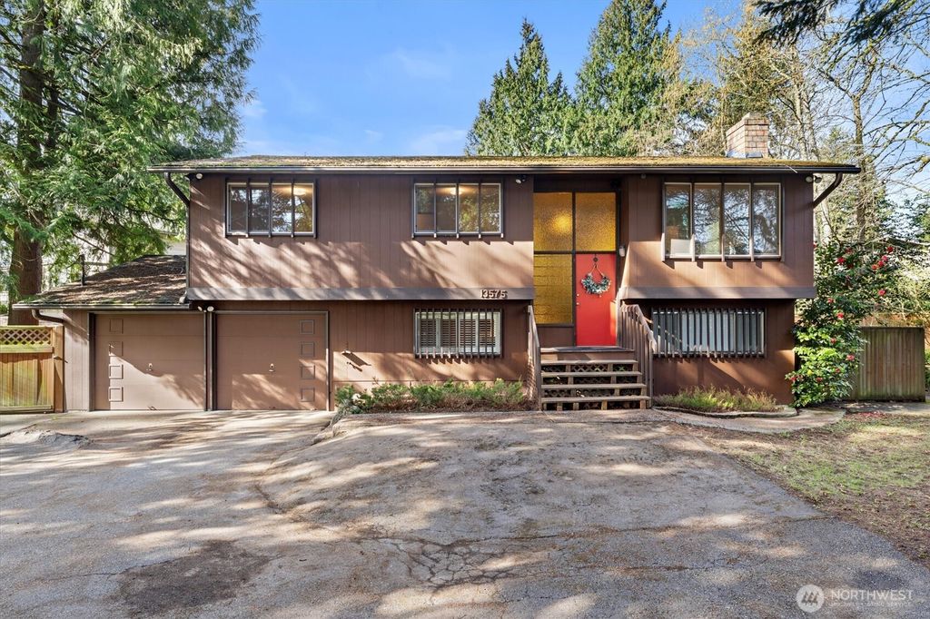 Photo of 13575 Roosevelt Way N, Seattle, WA 98133 (MLS # 2502965)