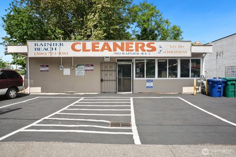 Photo of 9432 Rainier Avenue S, Seattle, WA 98118 (MLS # 2525175)
