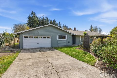 Photo of 305 Hollyberry Street, Woodland, WA 98674 (MLS # 2505042)