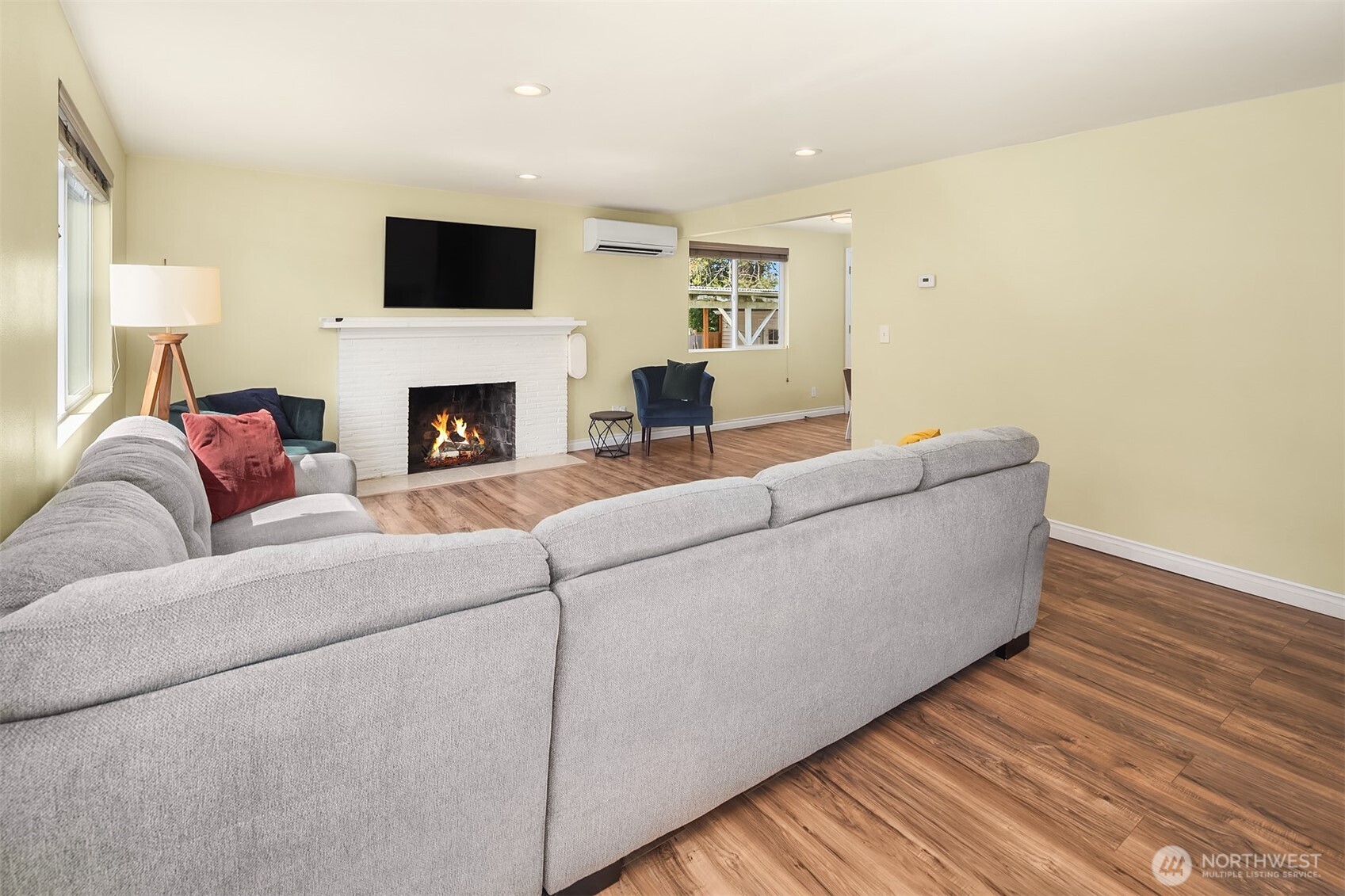 411 Rose Way