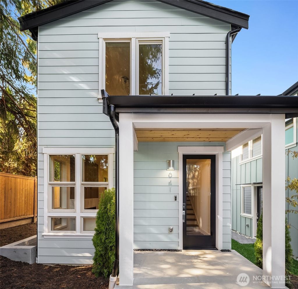Photo of 641 18th Avenue W, Kirkland, WA 98033 (MLS # 2435799)