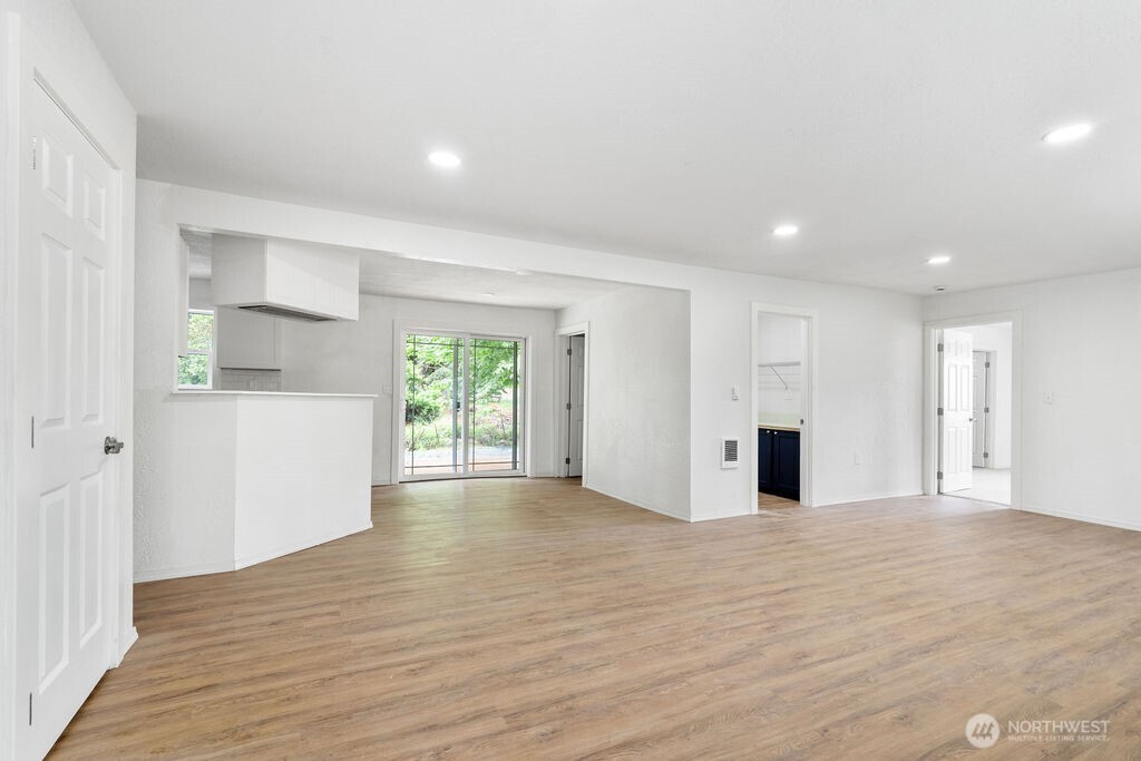 13 Barrett Road W