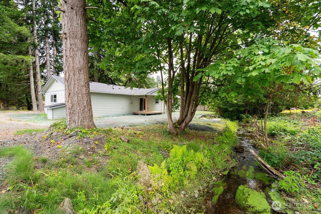 13 Barrett Road W