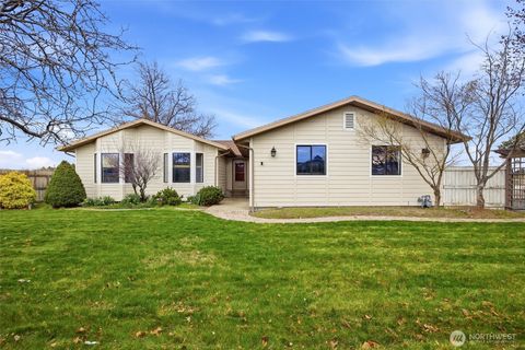 Photo of 2017 S Washington Street, Kennewick, WA 99337 (MLS # 2496366)