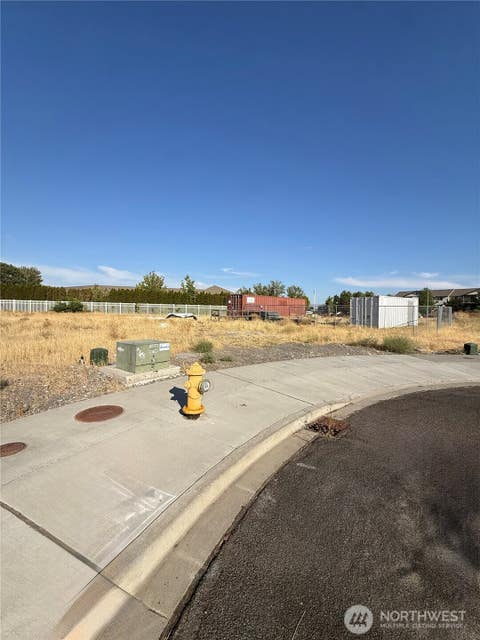 Photo of 821 N Ted Yao Way, Moses Lake, WA 98837 (MLS # 2572412)