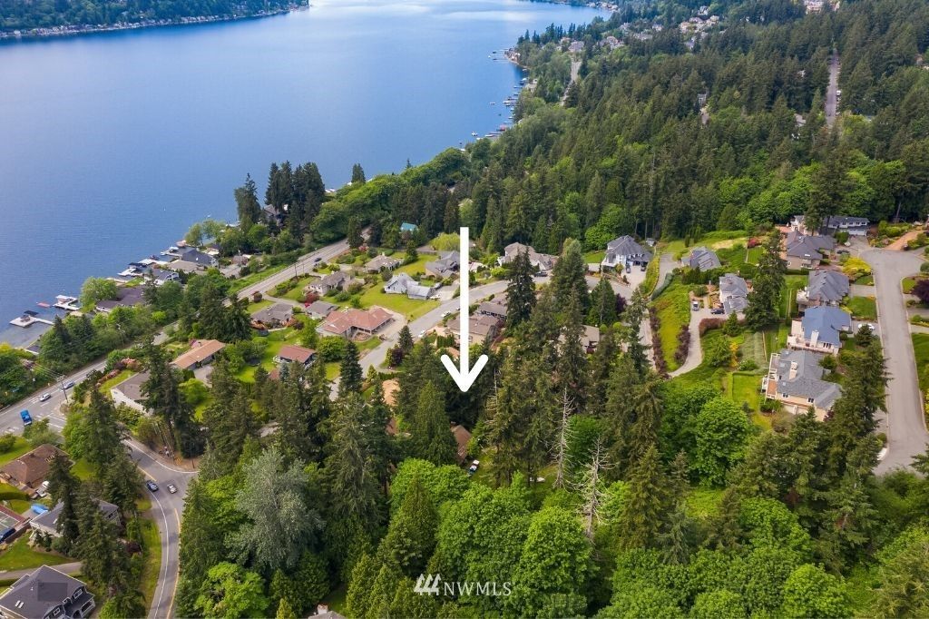 Photo of 332 Louis Thompson Road NE, Sammamish, WA 98074 (MLS # 1608162)