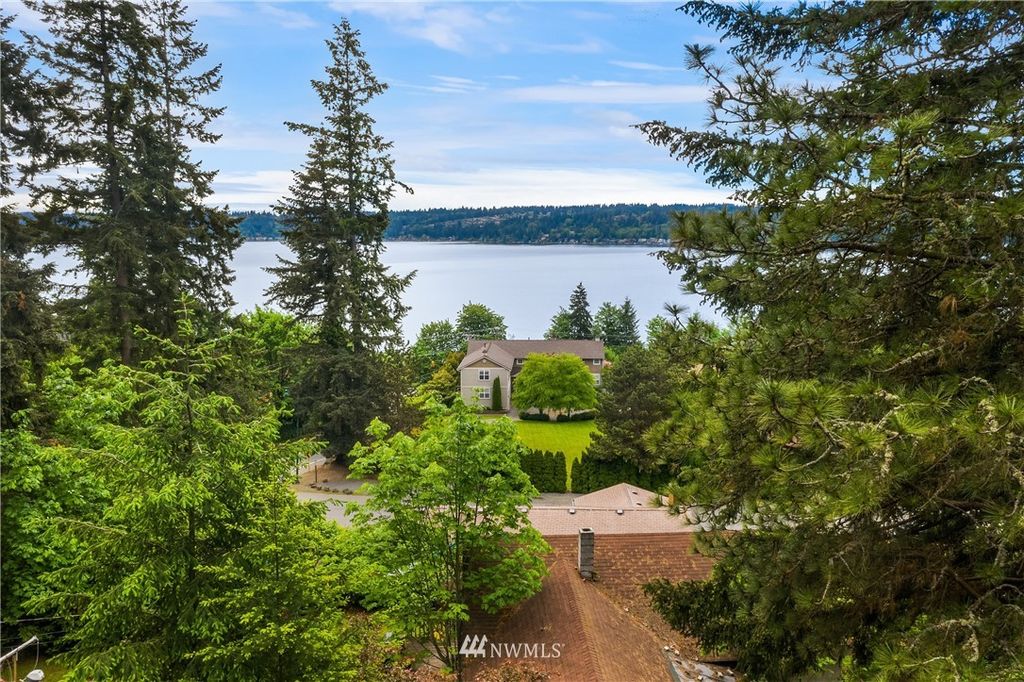 Photo of 332 Louis Thompson Road NE, Sammamish, WA 98074 (MLS # 1608162)