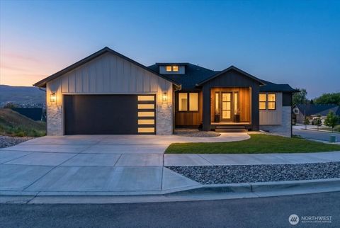 Photo of 982 Spring Mountain Drive, Wenatchee, WA 98801 (MLS # 2516582)