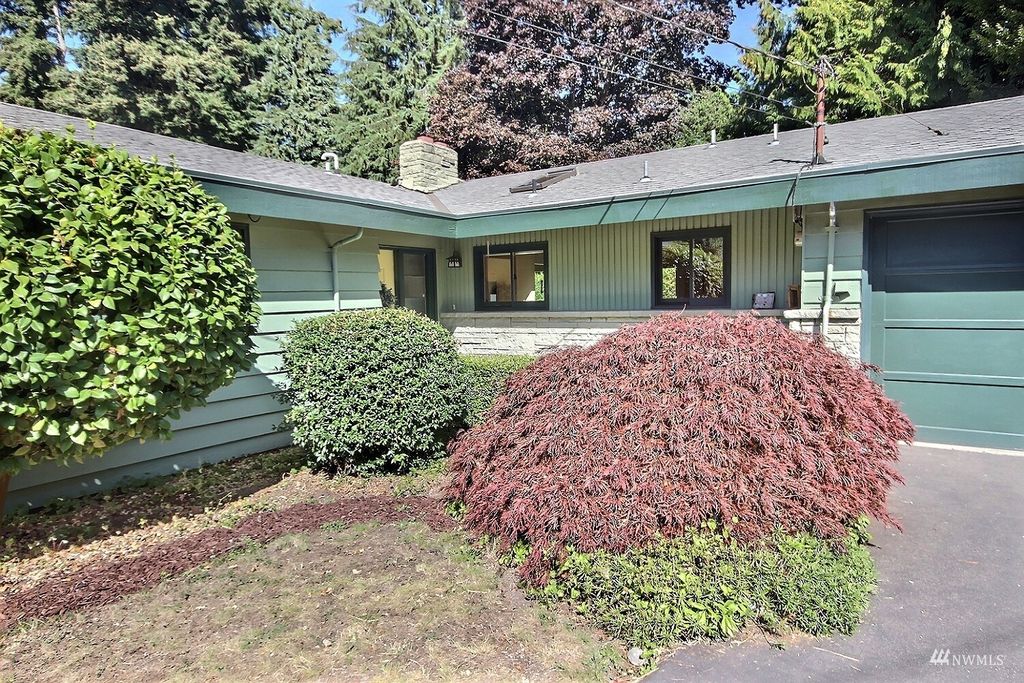 Photo of 208 NW 177th Street, Shoreline, WA 98177 (MLS # 1993911)