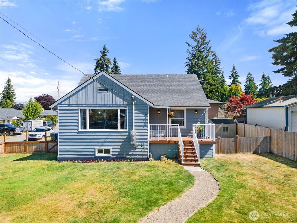 Photo of 6415 Elliott Way SE, Everett, WA 98203 (MLS # 2418601)