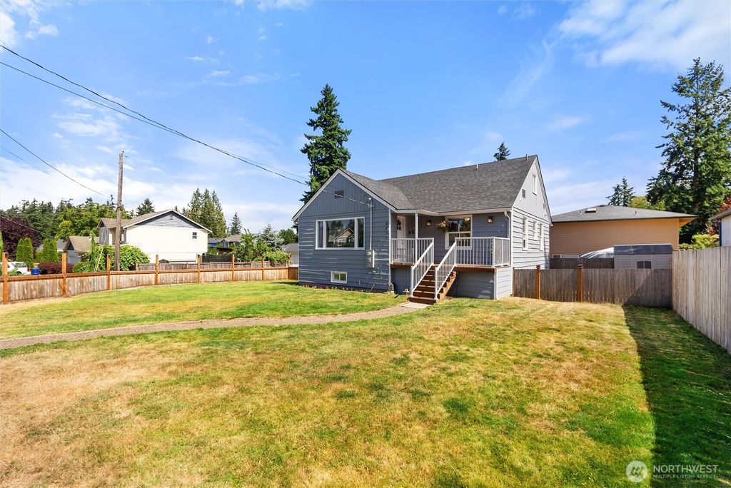 Photo of 6415 Elliott Way SE, Everett, WA 98203 (MLS # 2418601)