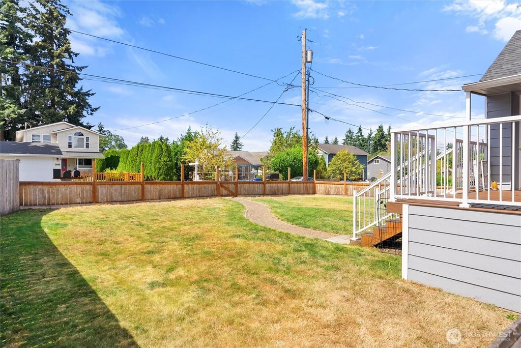 Photo of 6415 Elliott Way SE, Everett, WA 98203 (MLS # 2418601)
