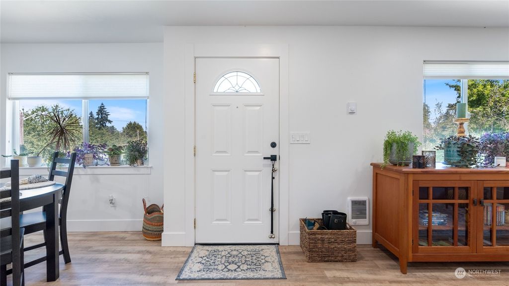 Photo of 9255 34th Ave Avenue SW, Seattle, WA 98126 (MLS # 2260802)