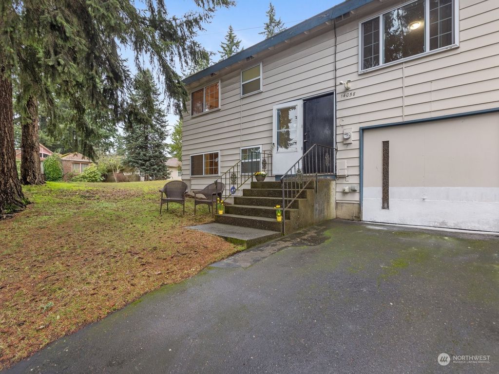 Photo of 14058 Interlake Avenue N, Seattle, WA 98133 (MLS # 2195662)