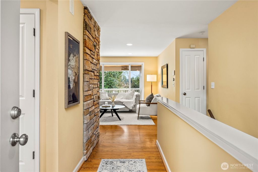 Photo of 231 105th Avenue SE, Bellevue, WA 98004 (MLS # 2496949)