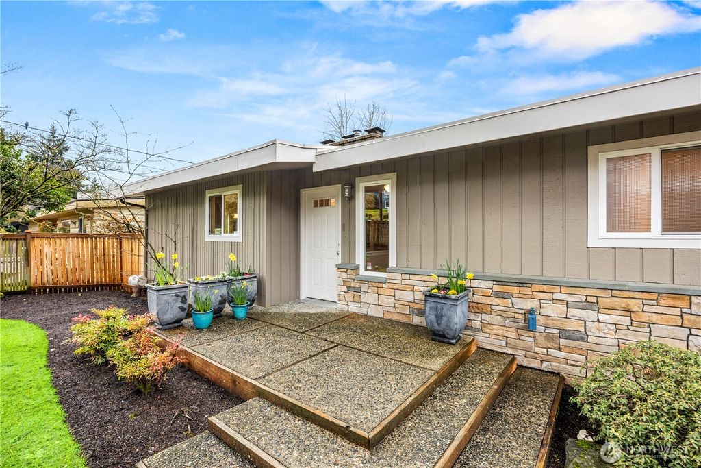 Photo of 231 105th Avenue SE, Bellevue, WA 98004 (MLS # 2496949)