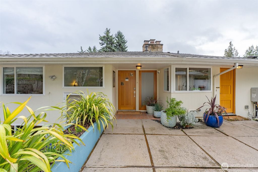 Photo of 3744 NE 165th Street, Lake Forest Park, WA 98155 (MLS # 2480569)